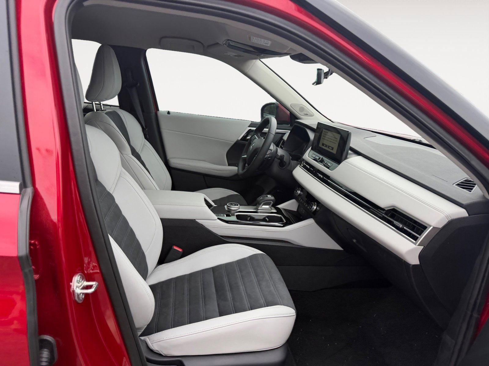 Used 2025 Mitsubishi Outlander SE AWD/4WD image 15