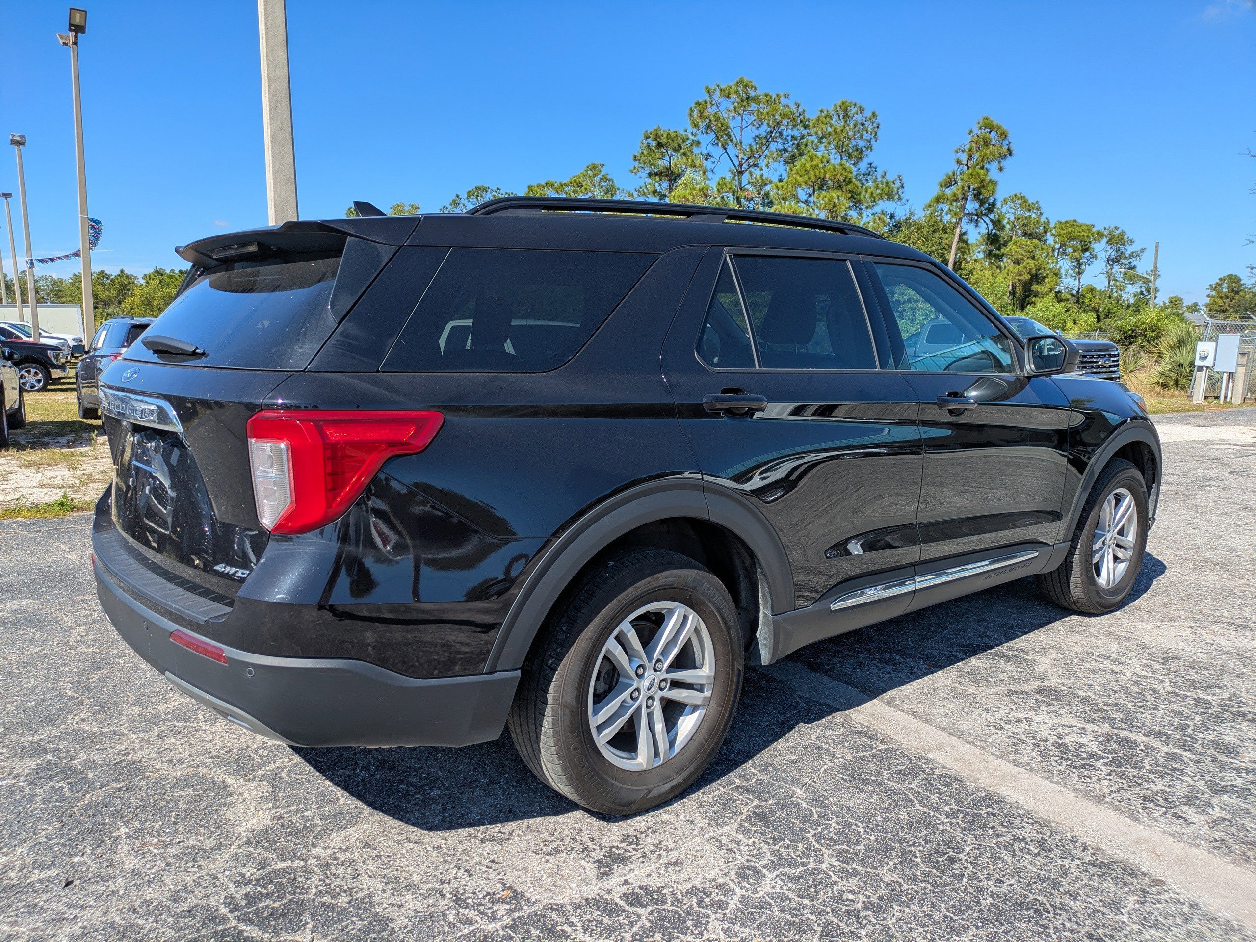 Certified 2022 Ford Explorer XLT w/ Equipment Group 202A image 5