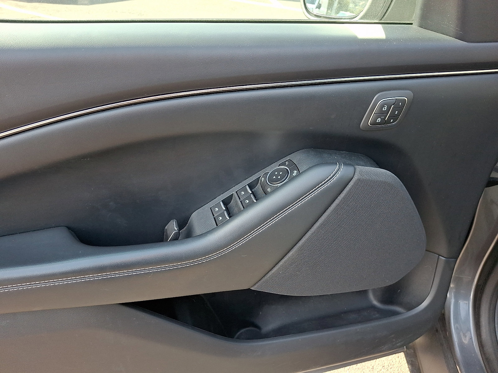 Certified 2021 Ford Mustang Mach-E Select w/ Comfort/Technology Package image 13