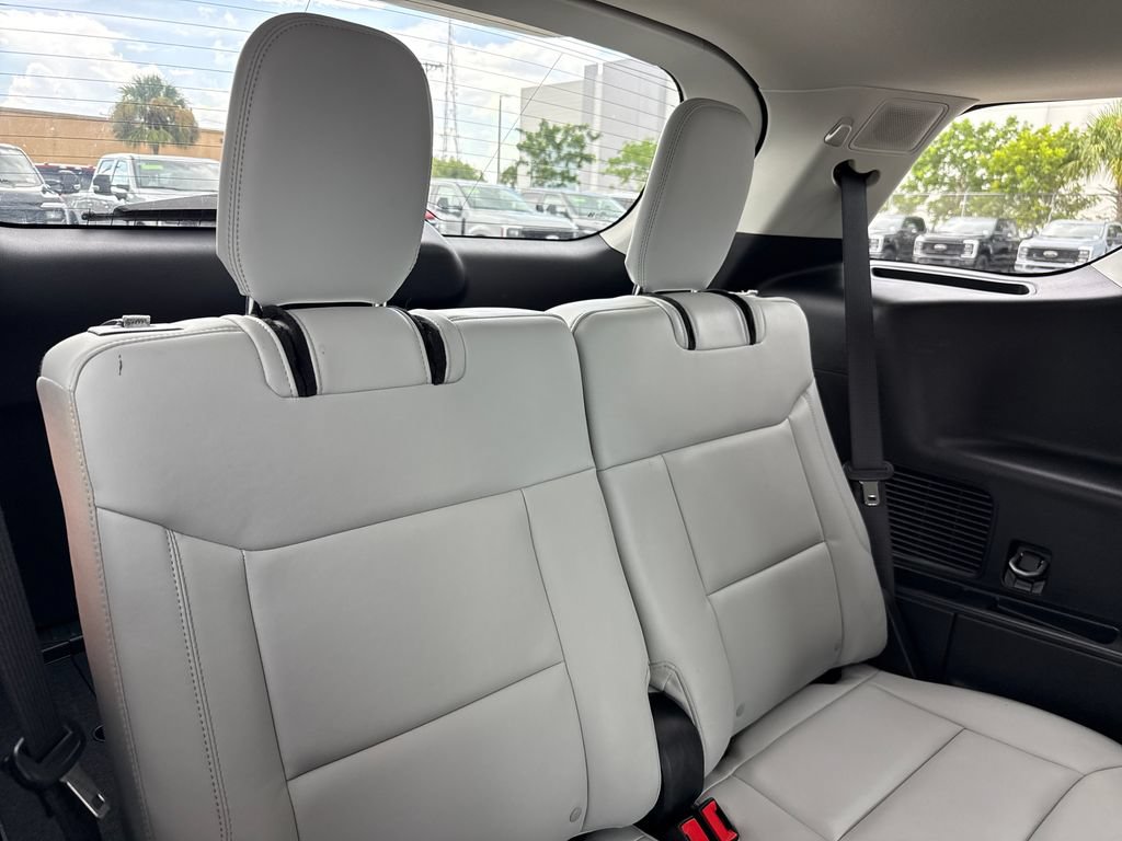 Certified 2025 Ford Explorer Platinum w/ Ultimate Package AWD/4WD image 30