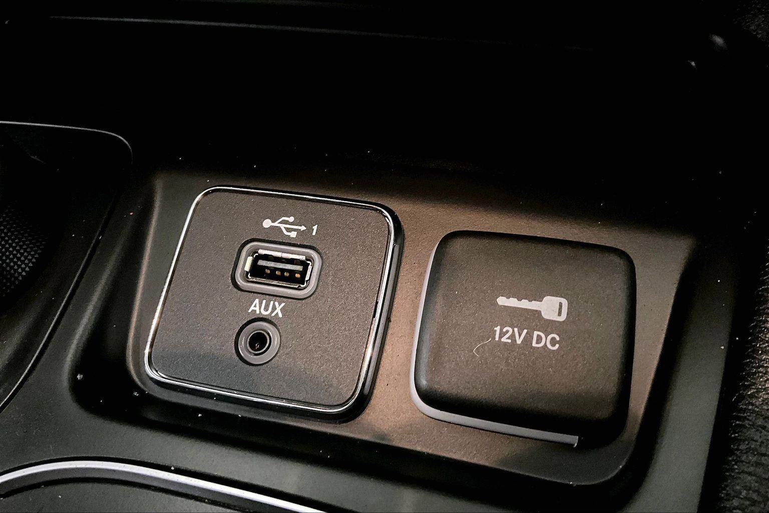 Used 2020 Jeep Cherokee Latitude Plus w/ Cold Weather Group image 31