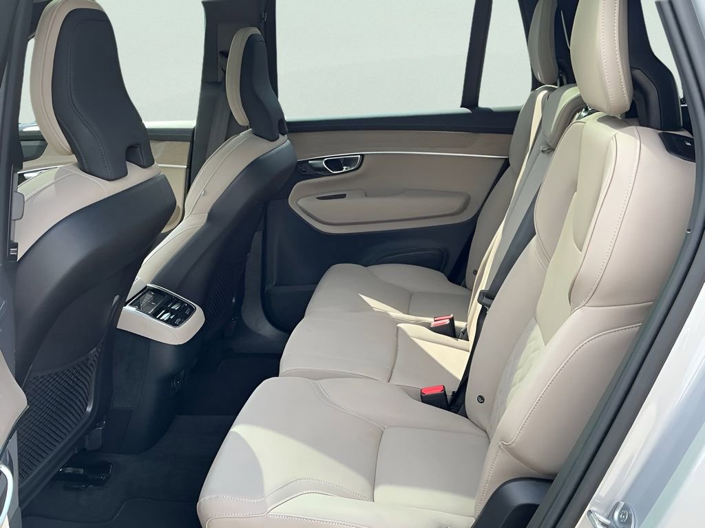 Used 2025 Volvo XC90 B6 Plus image 27