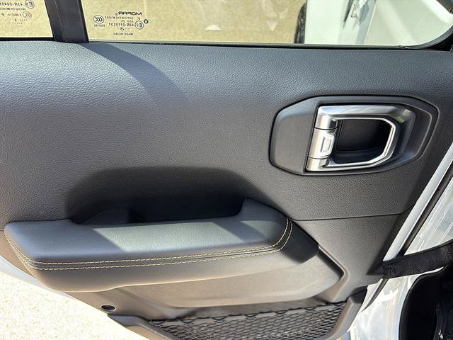 Used 2025 Jeep Wrangler Unlimited Sahara AWD/4WD image 17