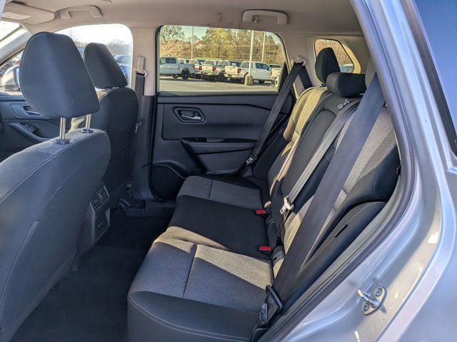 Used 2024 Nissan Rogue SV image 28