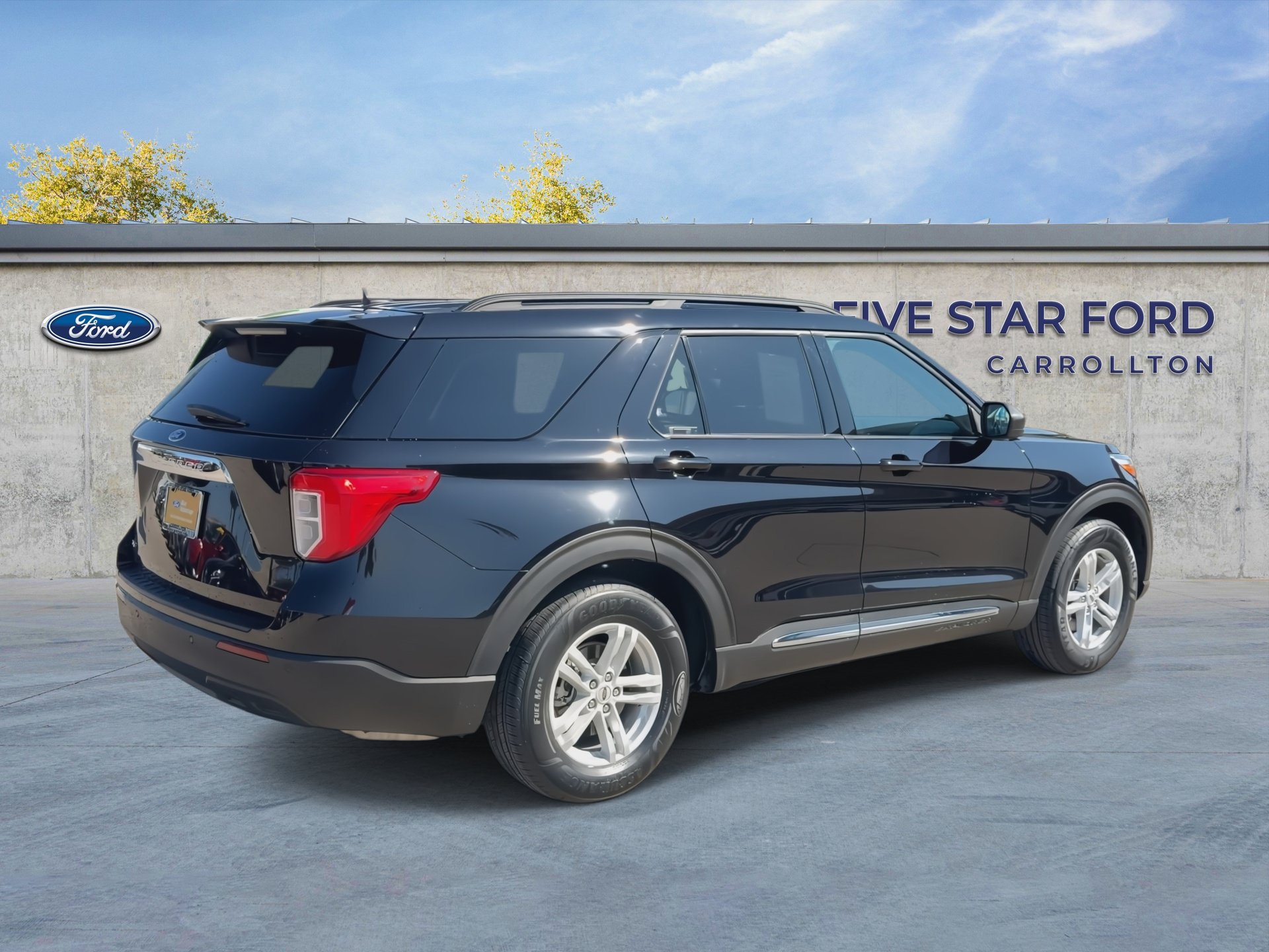 Certified 2024 Ford Explorer XLT RWD image 8