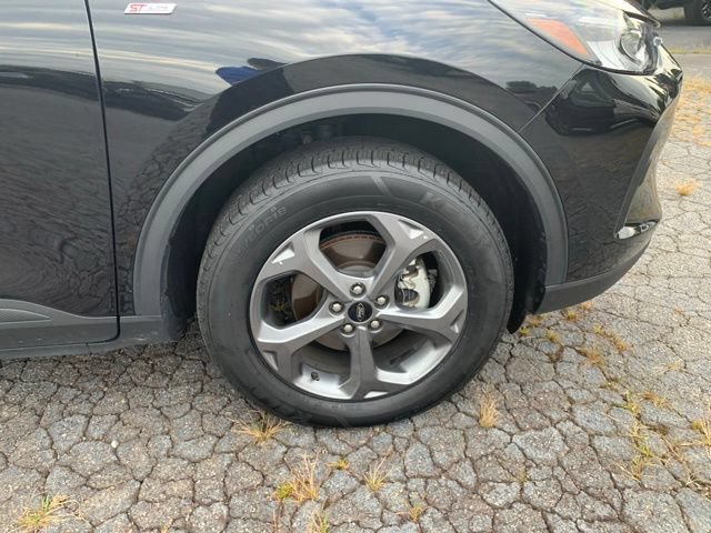 Certified 2025 Ford Escape ST-Line Select AWD/4WD image 38