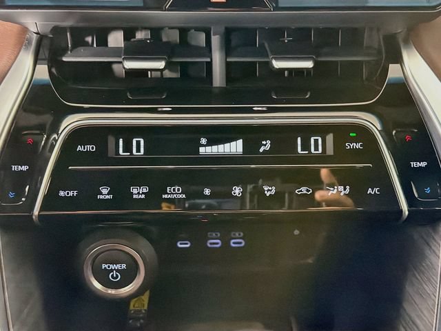 Used 2024 Toyota Venza XLE AWD/4WD image 18