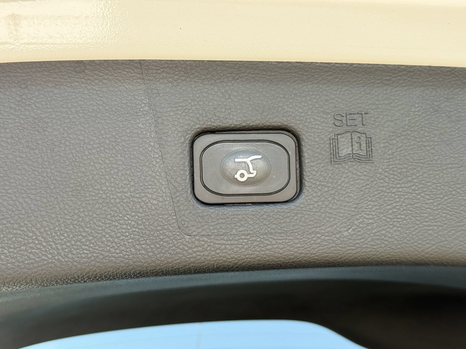 Certified 2024 Ford Edge ST-Line AWD/4WD image 14