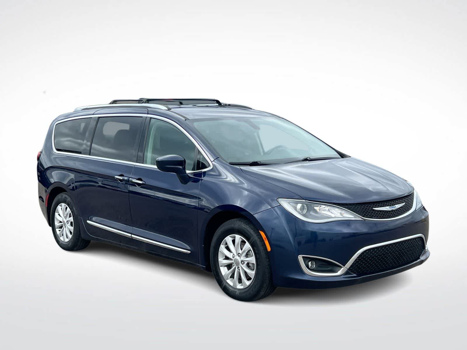 Used 2018 Chrysler Pacifica Touring-L Plus FWD video 2