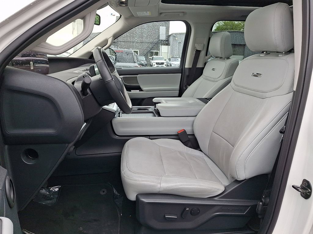 Certified 2025 Ford Expedition Platinum AWD/4WD image 15