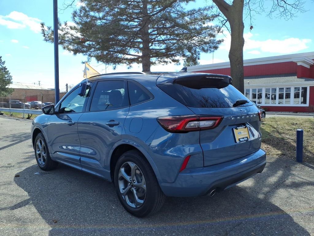 Certified 2024 Ford Escape ST-Line w/ Tech Pack #1 AWD/4WD image 8