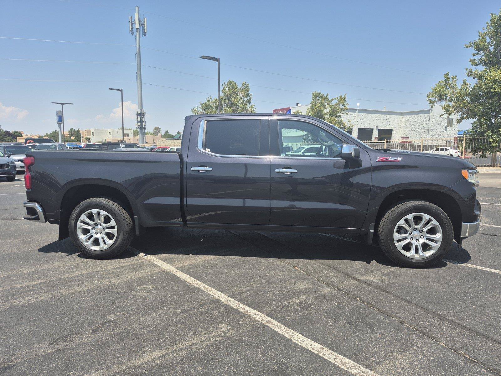 Used 2023 Chevrolet Silverado 1500 LTZ w/ LTZ Premium Package AWD/4WD image 8