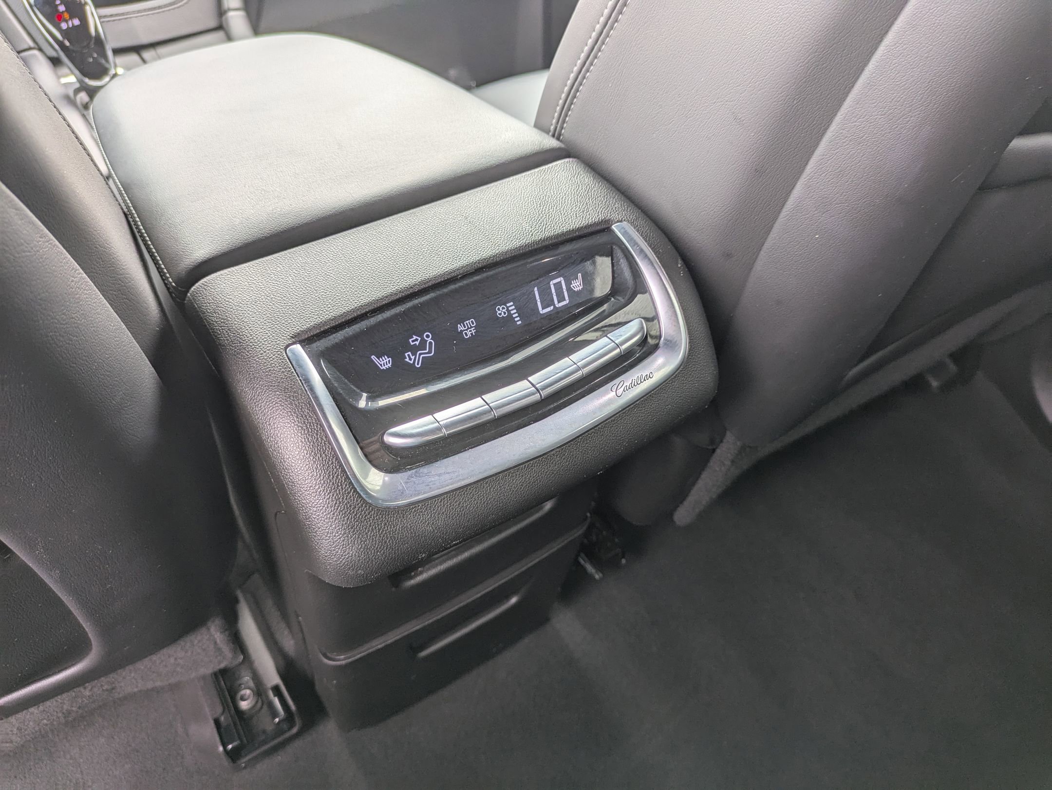 Used 2024 Cadillac XT6 Sport w/ LPO, Onyx Lite Package image 29