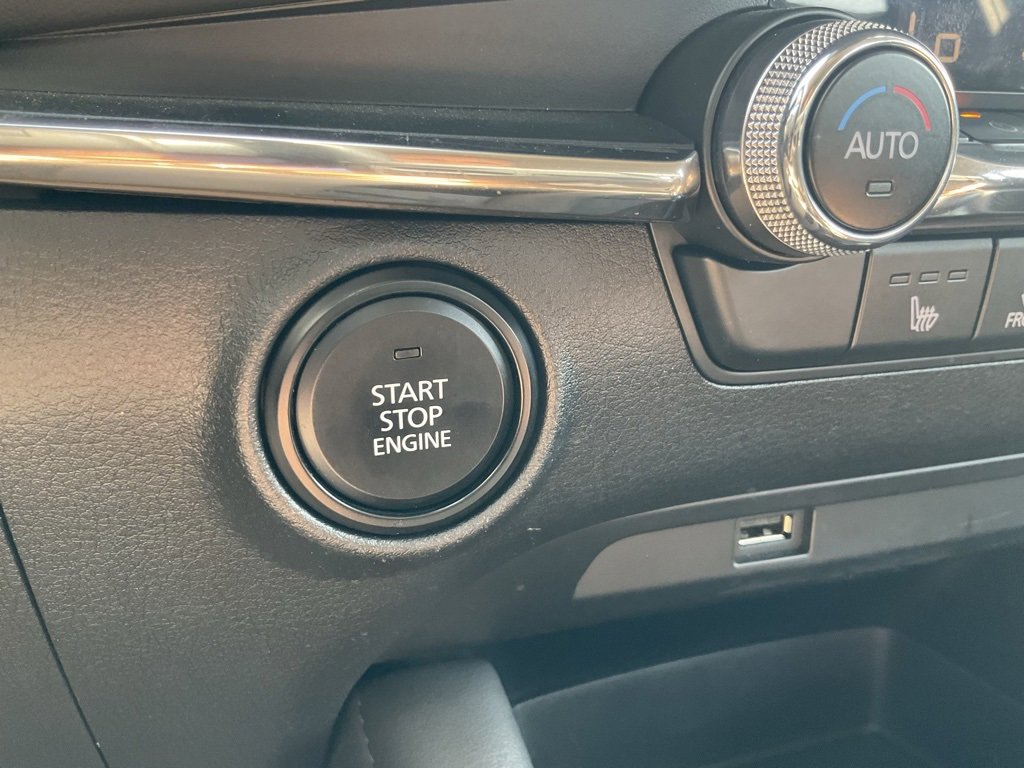 Used 2019 MAZDA MAZDA3 Premium image 4