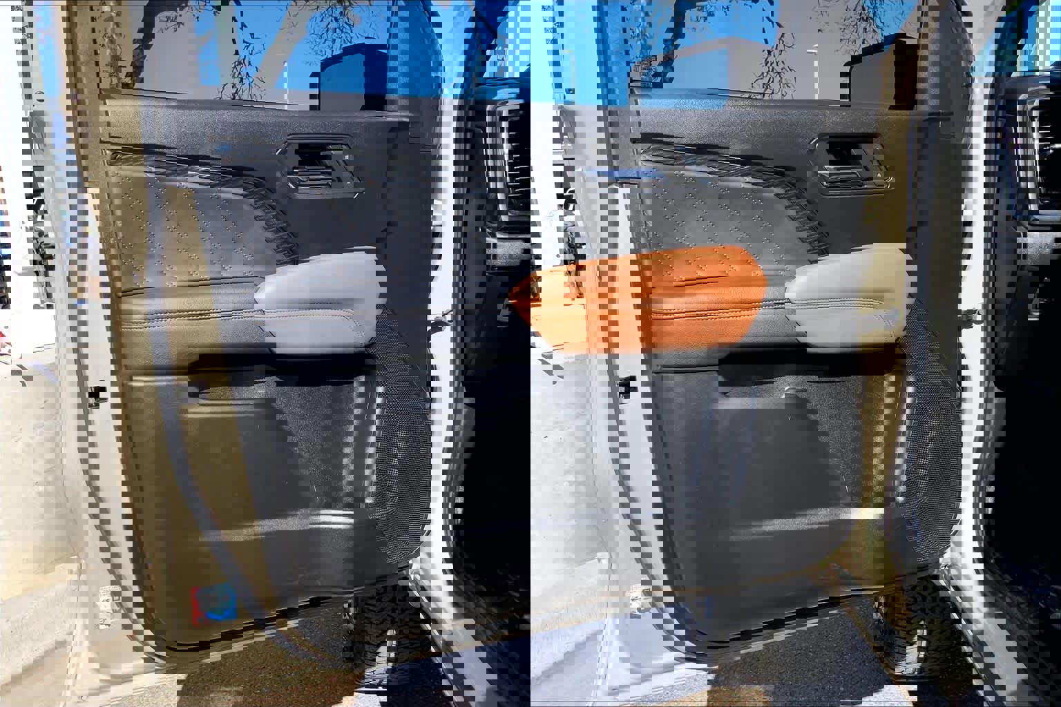 Used 2024 GMC Canyon AT4 w/ Technology Package image 22