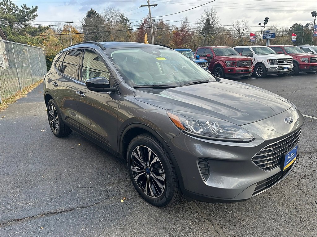 Certified 2022 Ford Escape SE w/ SE Sport Appearance Package image 4