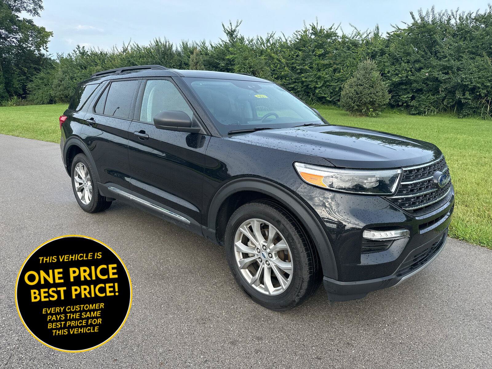 Certified 2024 Ford Explorer XLT w/ Equipment Group 202A AWD/4WD image 1