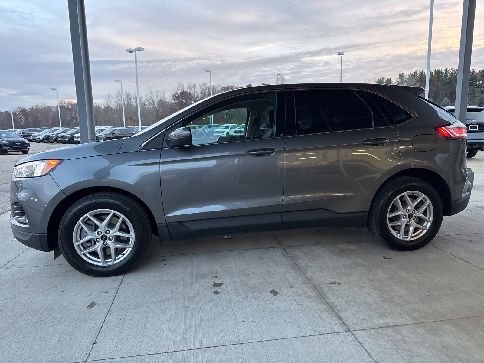 Certified 2024 Ford Edge SEL w/ Convenience Package image 4