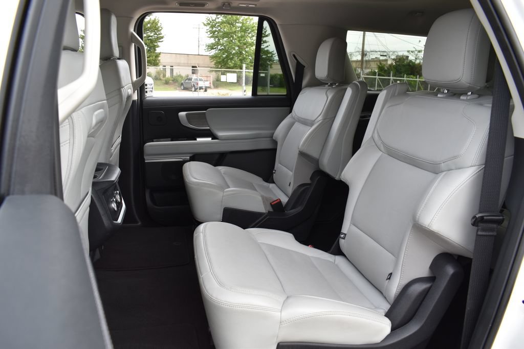 Certified 2025 Ford Expedition Max Platinum w/ Driver's Package AWD/4WD image 28