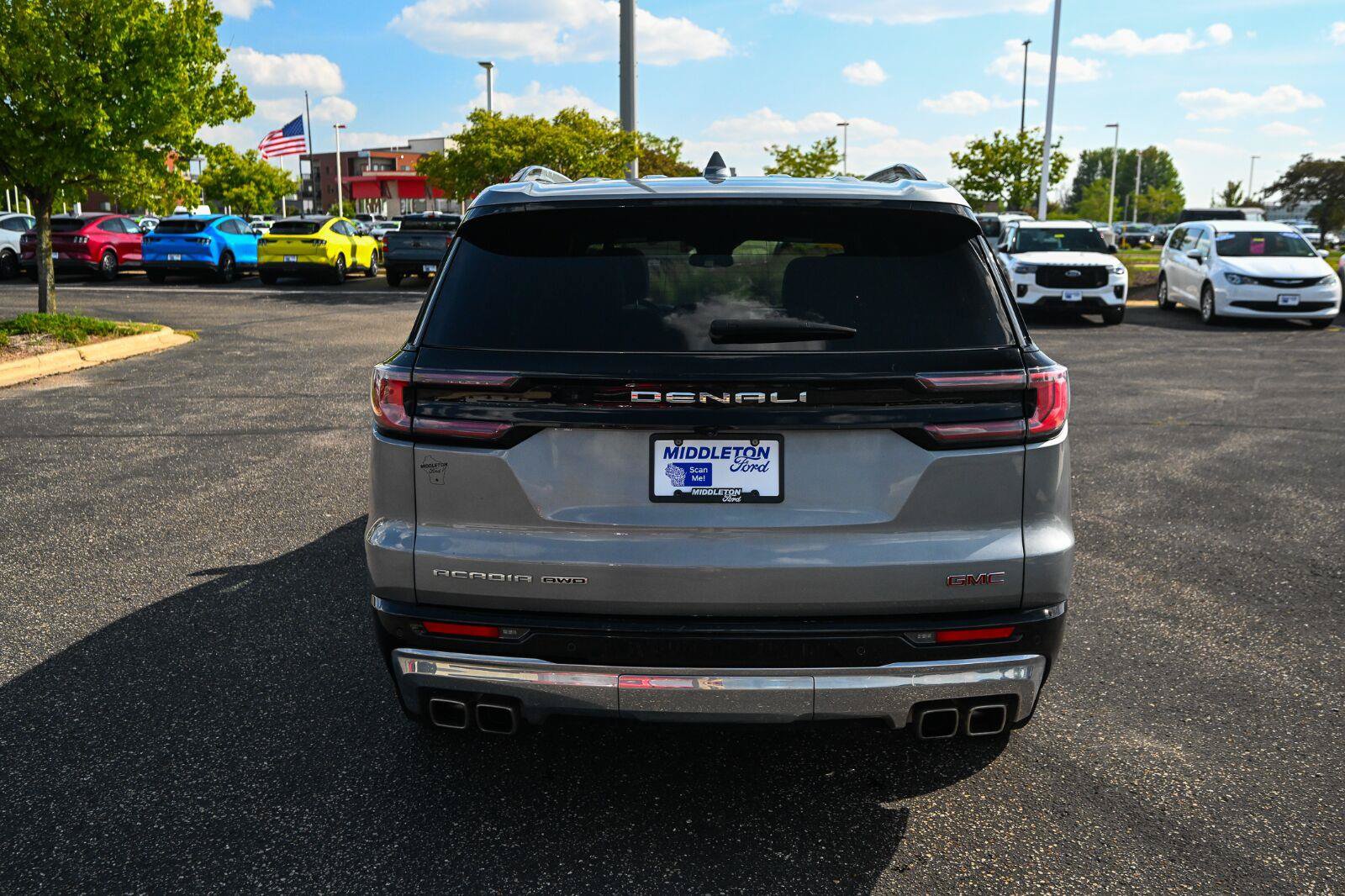 Used 2024 GMC Acadia Denali AWD/4WD image 9