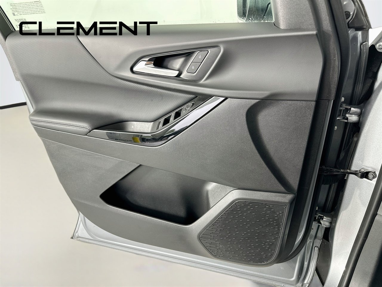 Used 2025 Chevrolet Equinox LT w/ Safety and Technology Package FWD image 27
