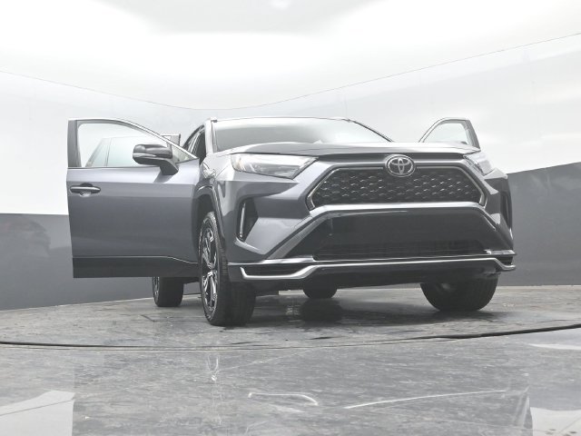 Used 2025 Toyota RAV4 XSE AWD/4WD image 32