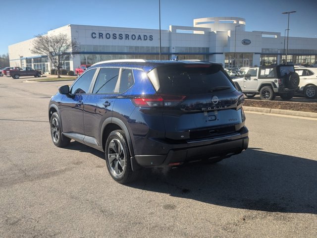 Used 2024 Nissan Rogue SV w/ SV Premium Package image 3