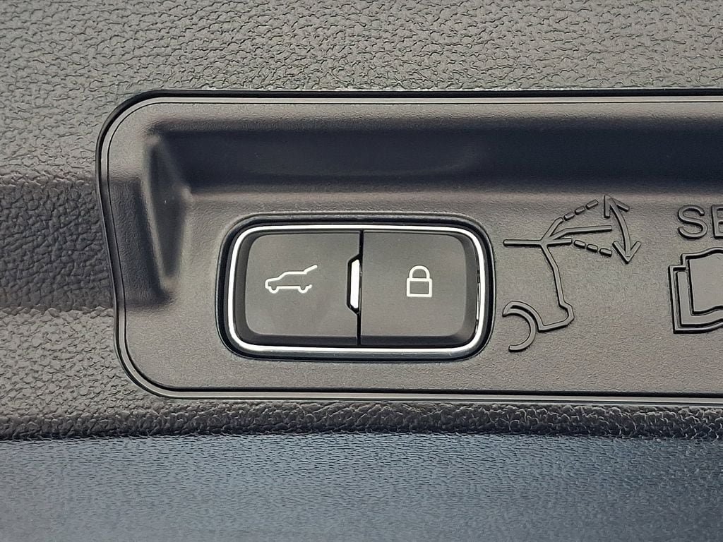 Certified 2023 Ford Explorer ST-Line AWD/4WD image 30