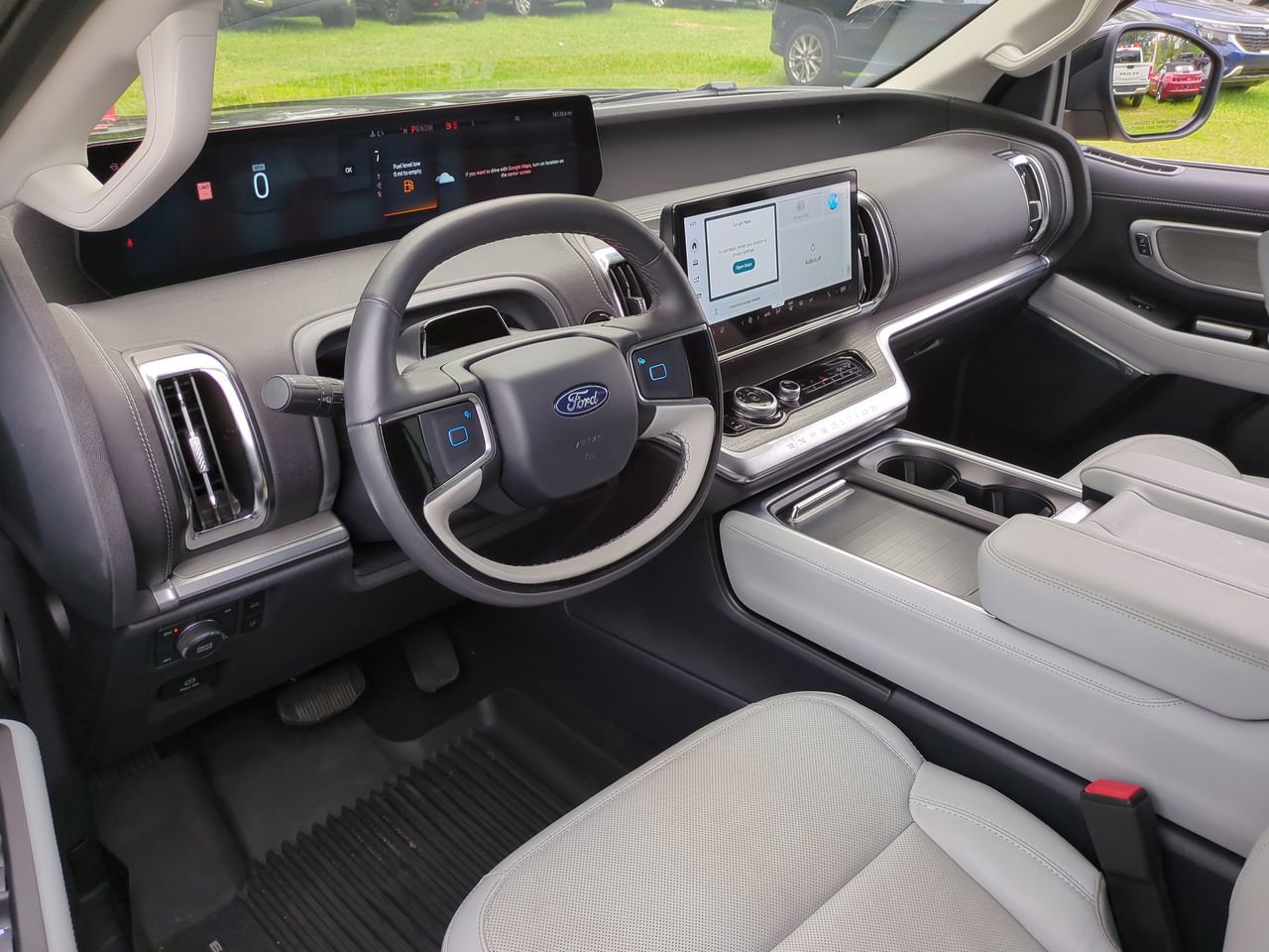 Certified 2025 Ford Expedition Platinum w/ Driver's Package AWD/4WD image 2