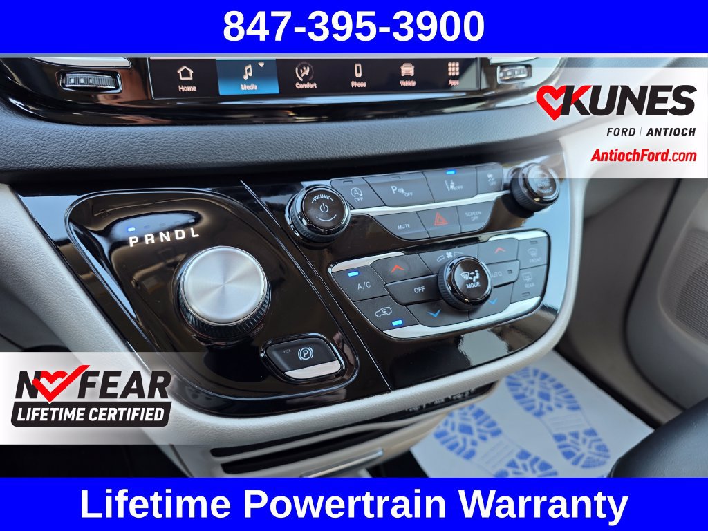 Used 2024 Chrysler Pacifica Touring-L FWD image 42