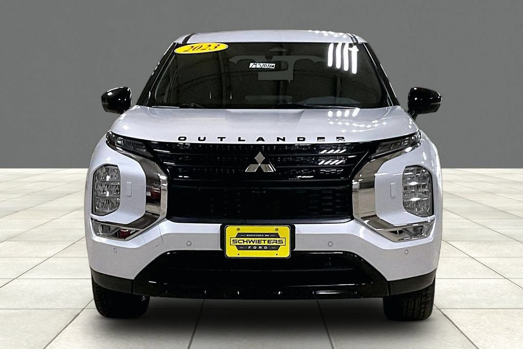 Used 2023 Mitsubishi Outlander SE AWD/4WD image 3