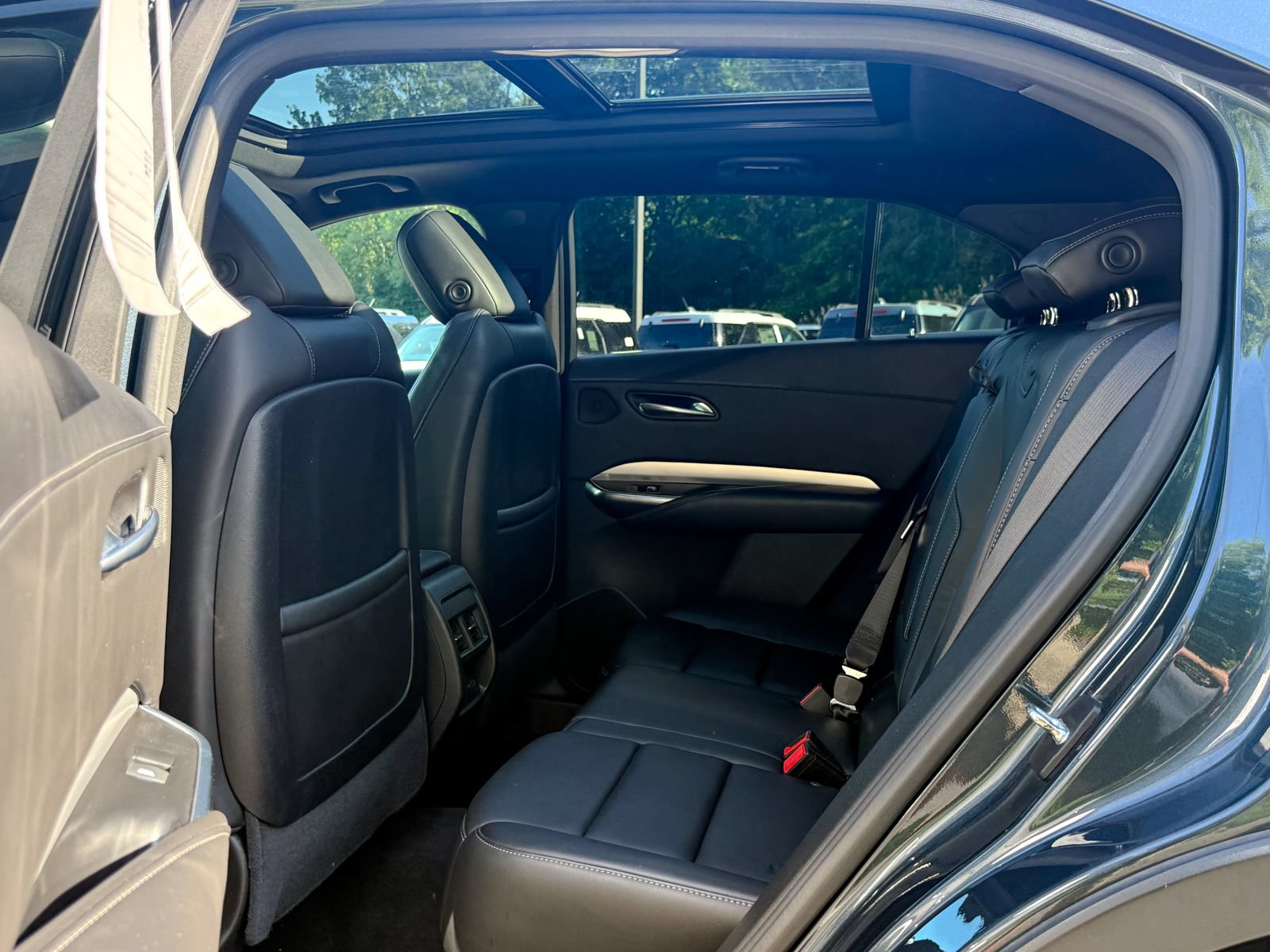 Used 2020 Cadillac XT4 Premium Luxury w/ Cold Weather Package AWD/4WD image 19