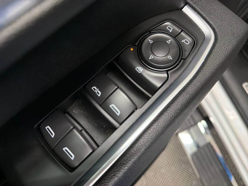 Used 2025 Chevrolet Silverado 2500 LT w/ Convenience Package image 17