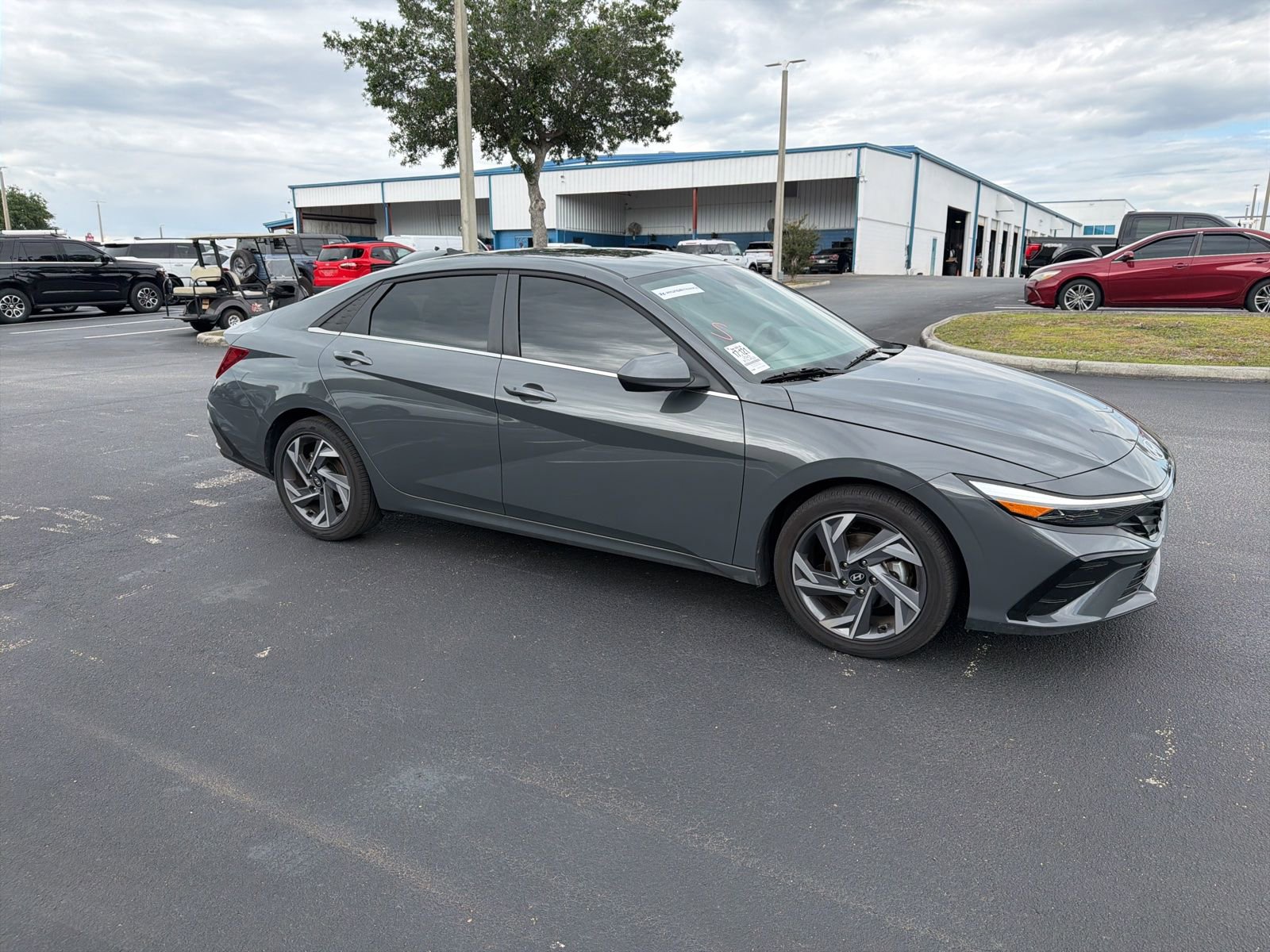 Used 2025 Hyundai Elantra SEL FWD image 2