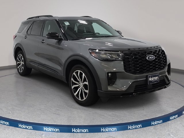 Certified 2025 Ford Explorer ST-Line AWD/4WD image 4
