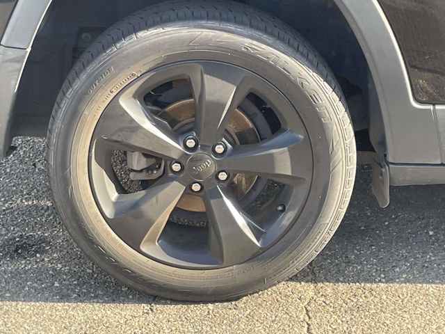 Used 2019 Jeep Cherokee Latitude Plus FWD image 9