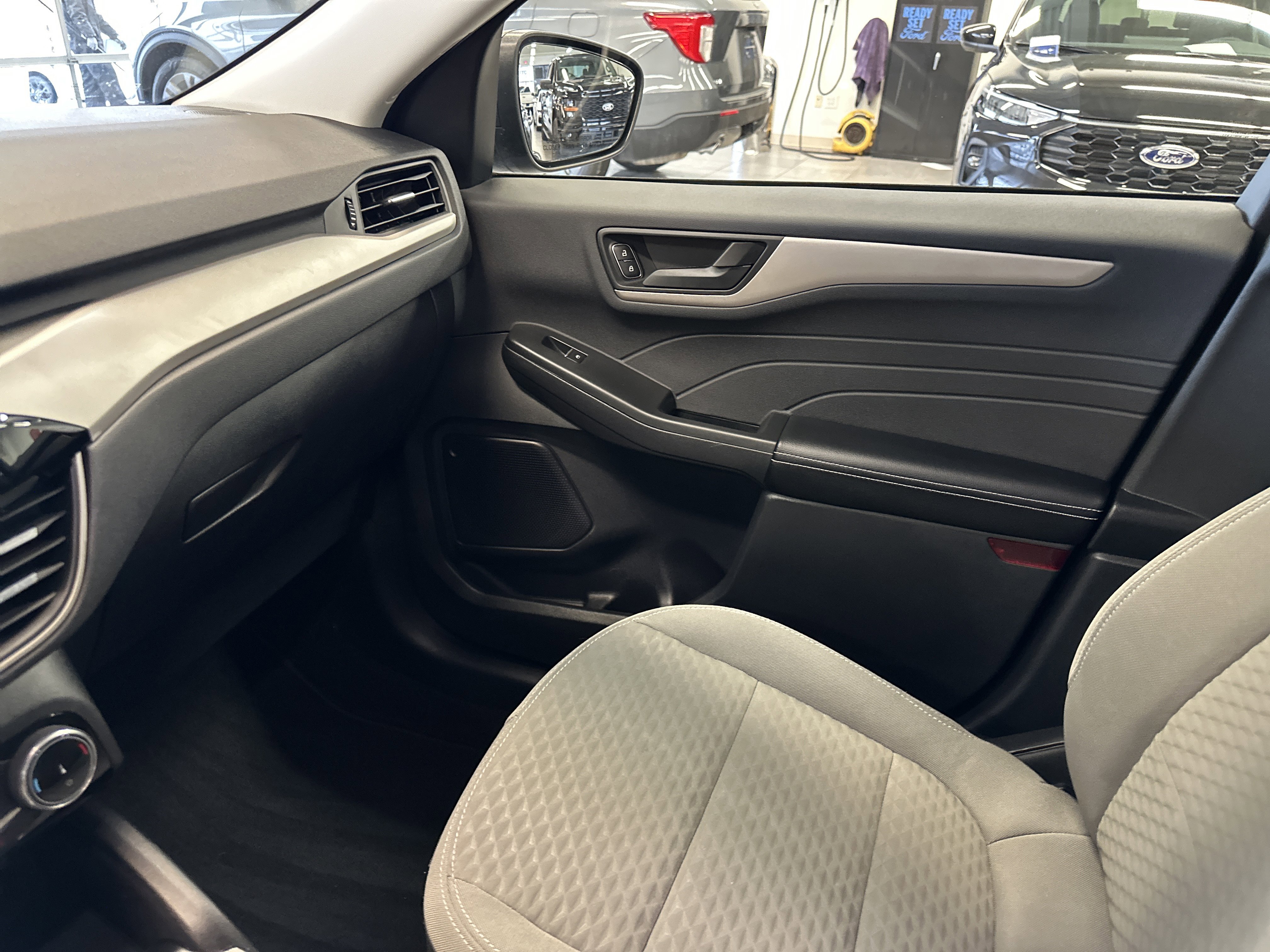 Certified 2022 Ford Escape SE w/ Cold Weather Package image 23