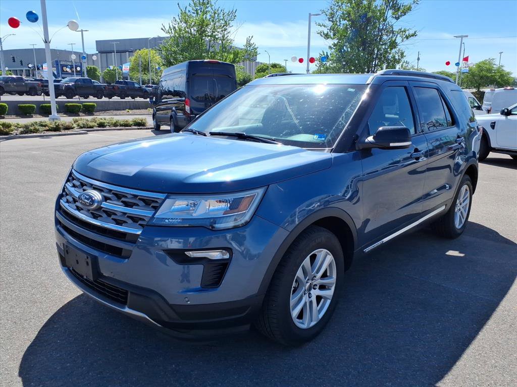 Certified 2018 Ford Explorer XLT w/ Equipment Group 202A AWD/4WD image 3