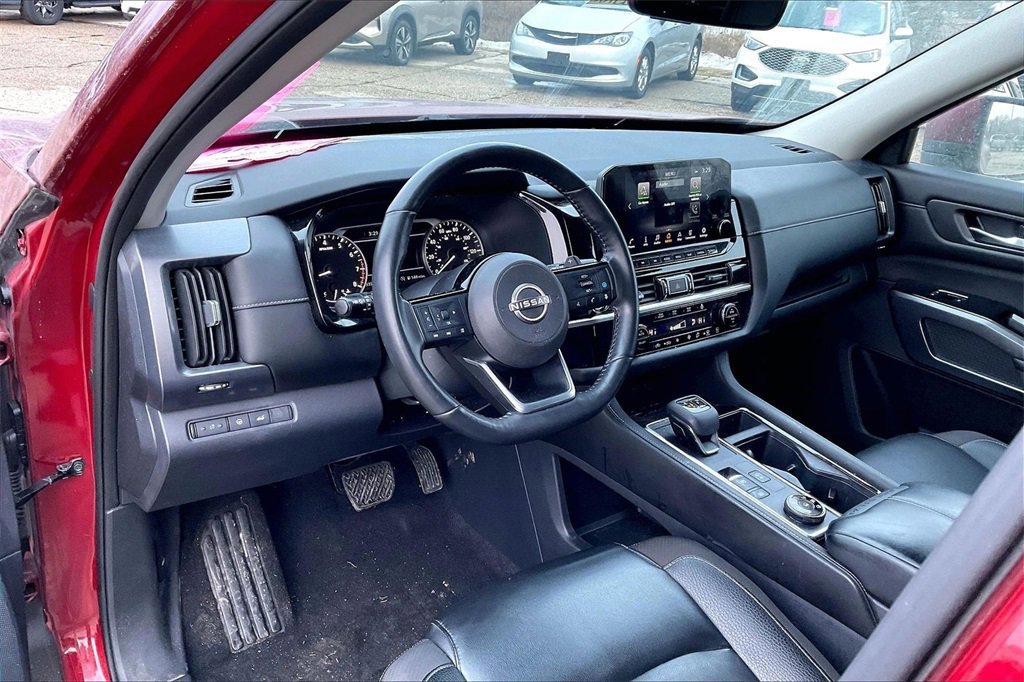 Used 2023 Nissan Pathfinder SL image 7