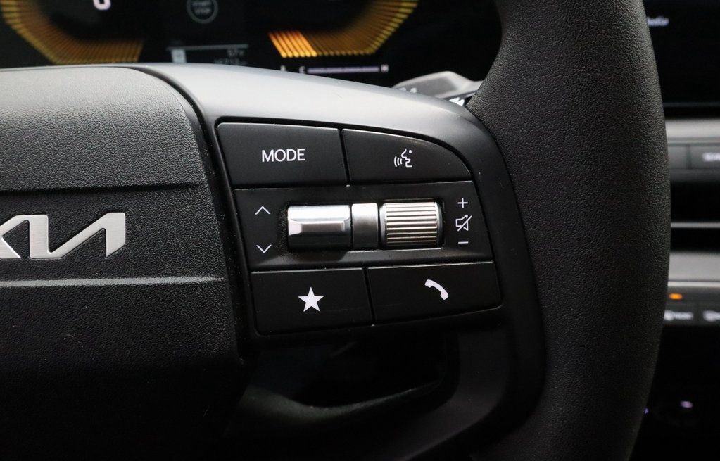 Used 2025 Kia K4 LXS image 26