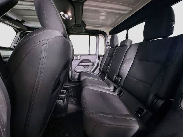 Used 2022 Jeep Gladiator Overland AWD/4WD image 14