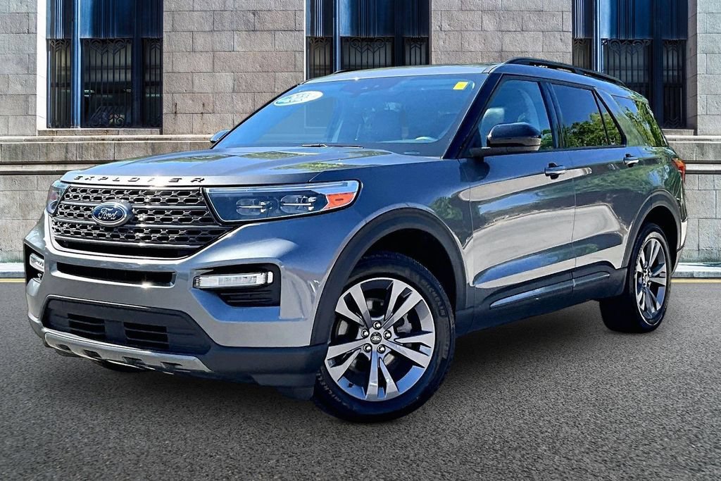 Certified 2023 Ford Explorer XLT w/ Equipment Group 202A AWD/4WD image 2