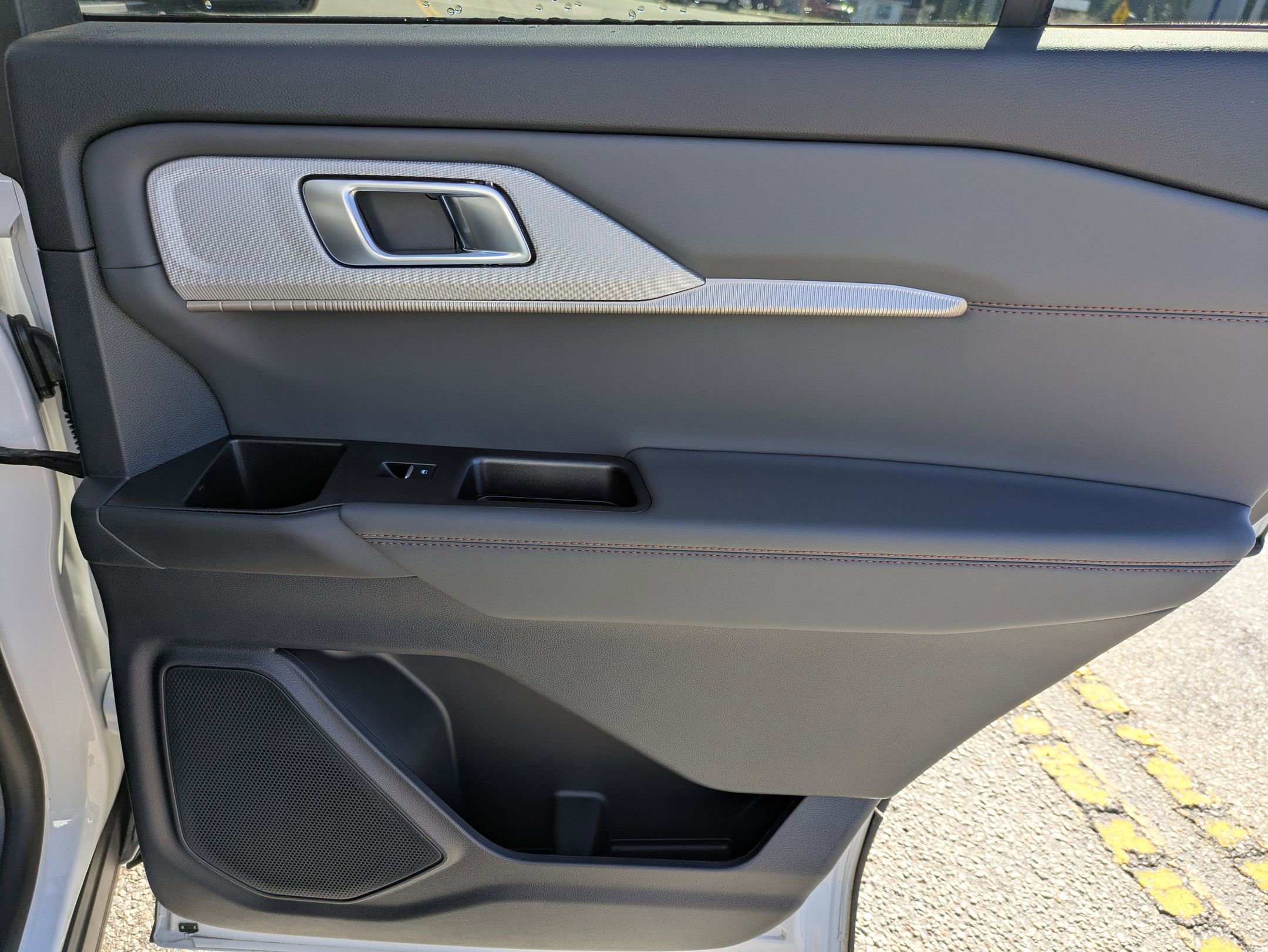 Certified 2025 Ford Explorer Active RWD image 37