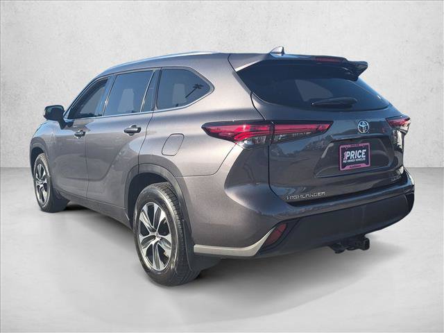 Used 2021 Toyota Highlander XLE AWD/4WD image 8