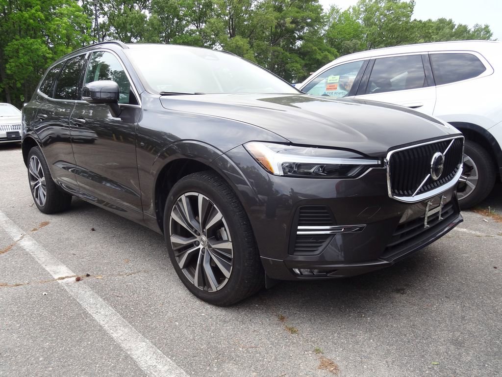 Used 2022 Volvo XC60 B5 Momentum w/ Protection Package Premier FWD image 1
