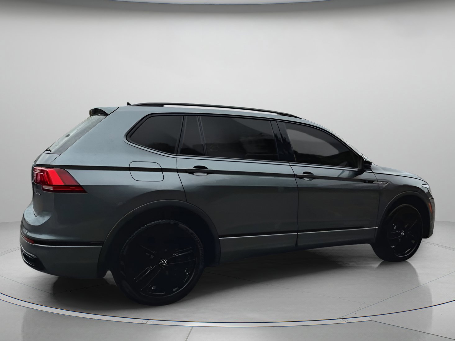 Used 2022 Volkswagen Tiguan SE R-Line image 22