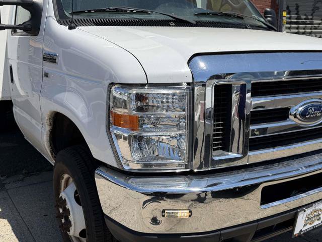 Certified 2017 Ford E-350 and Econoline 350 Super Duty w/ Power Windows & Locks Group RWD image 9