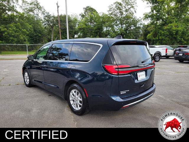 Used 2023 Chrysler Pacifica Touring-L FWD image 4