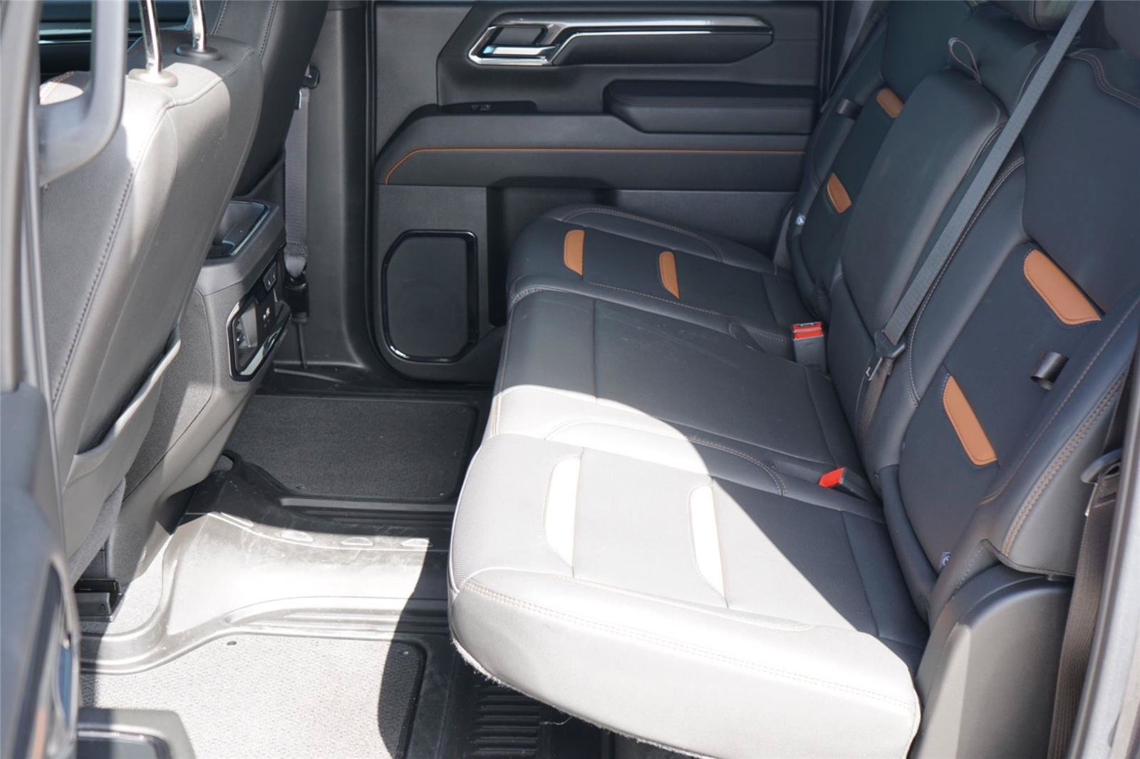 Used 2024 GMC Sierra 2500 AT4 w/ AT4 Premium Plus Package AWD/4WD image 22
