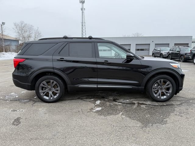 Certified 2022 Ford Explorer XLT w/ Equipment Group 202A image 3
